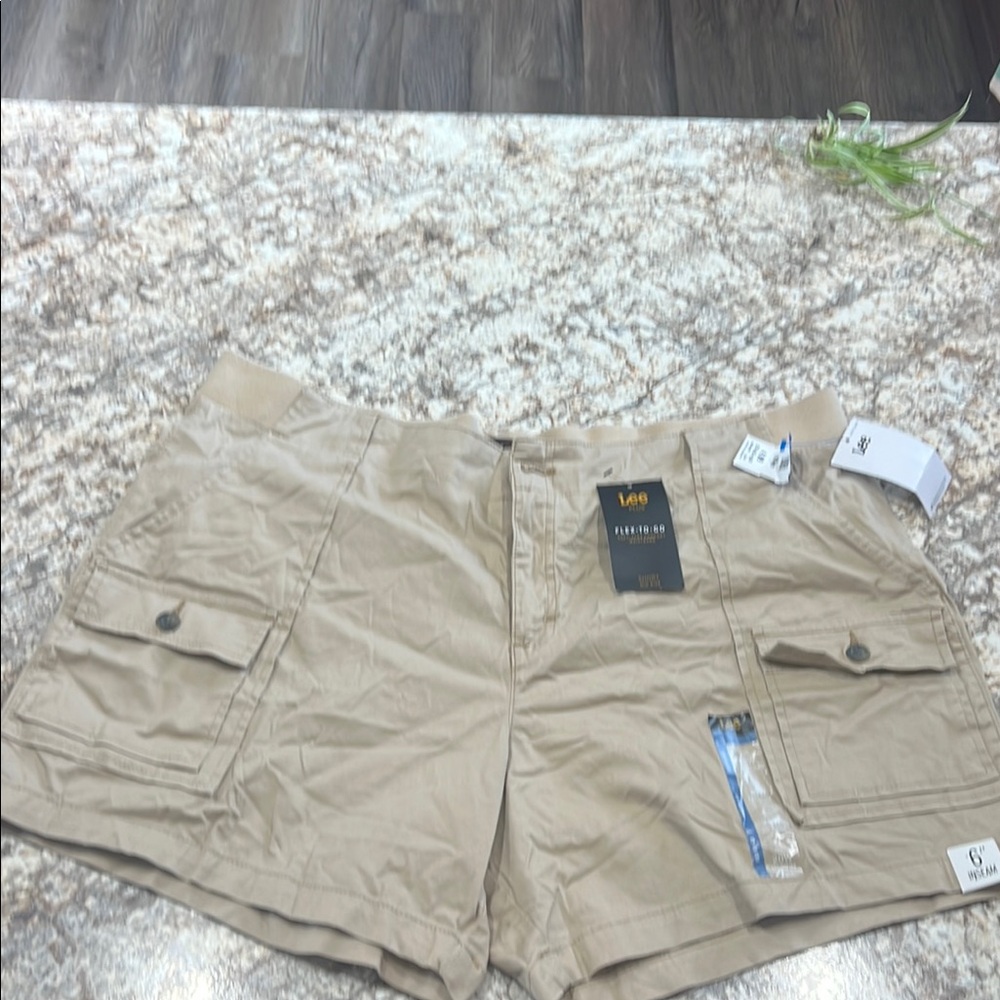 Lee Tan Cargo Shorts with Functional Design